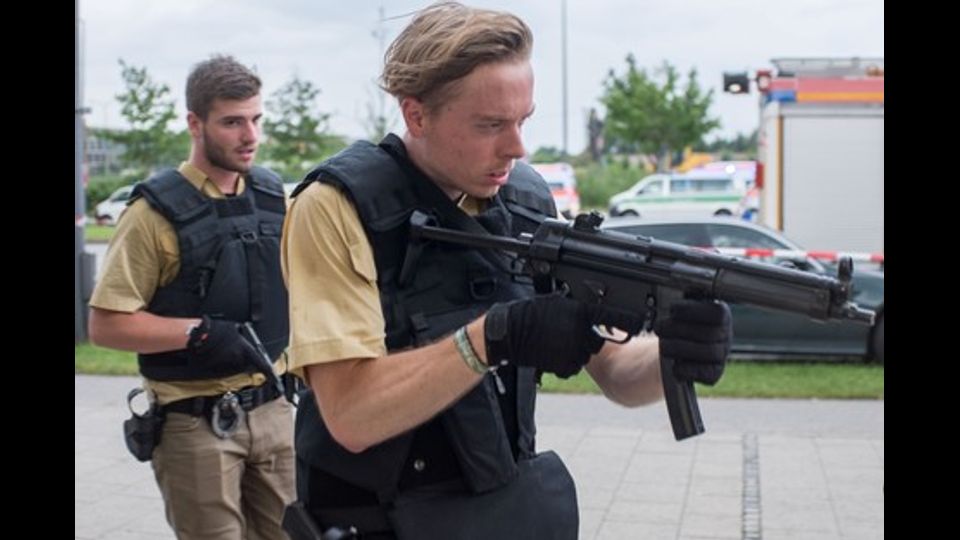 &nbsp;Terrore a Monaco, sparatoria in un centro commerciale -&nbsp;foto Afp