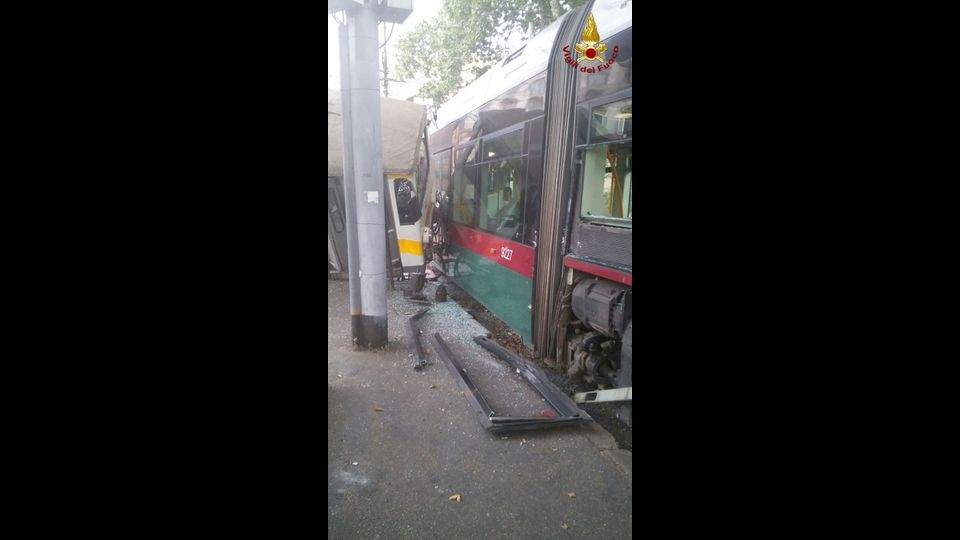 Roma, collisione tram-treno a Scalo San Lorenzo&nbsp;