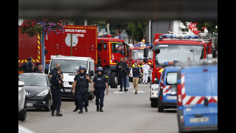 Il terrore jihadista fa il suo ingresso per la prima volta in una chiesa europea