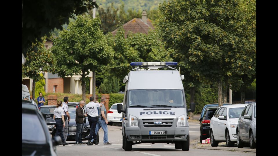 &nbsp;I due assassini hanno fatto irruzione nel luogo di culto, intorno alle dieci, durante la Messa mattutina: sono entrati dalla porta posteriore, mentre in chiesa c'erano, oltre al sacerdote, due religiose e due fedeli