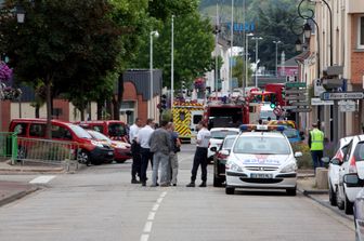 &nbsp;Francia sotto attacco, sgozzato un prete in una chiesa