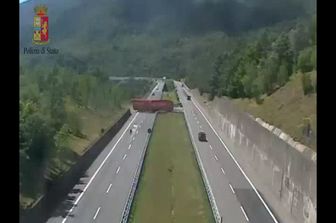 &nbsp;Tir inverte la marcia in autostrada