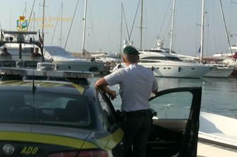 Guardia Finanza porto Ostia (foto video Gdf)