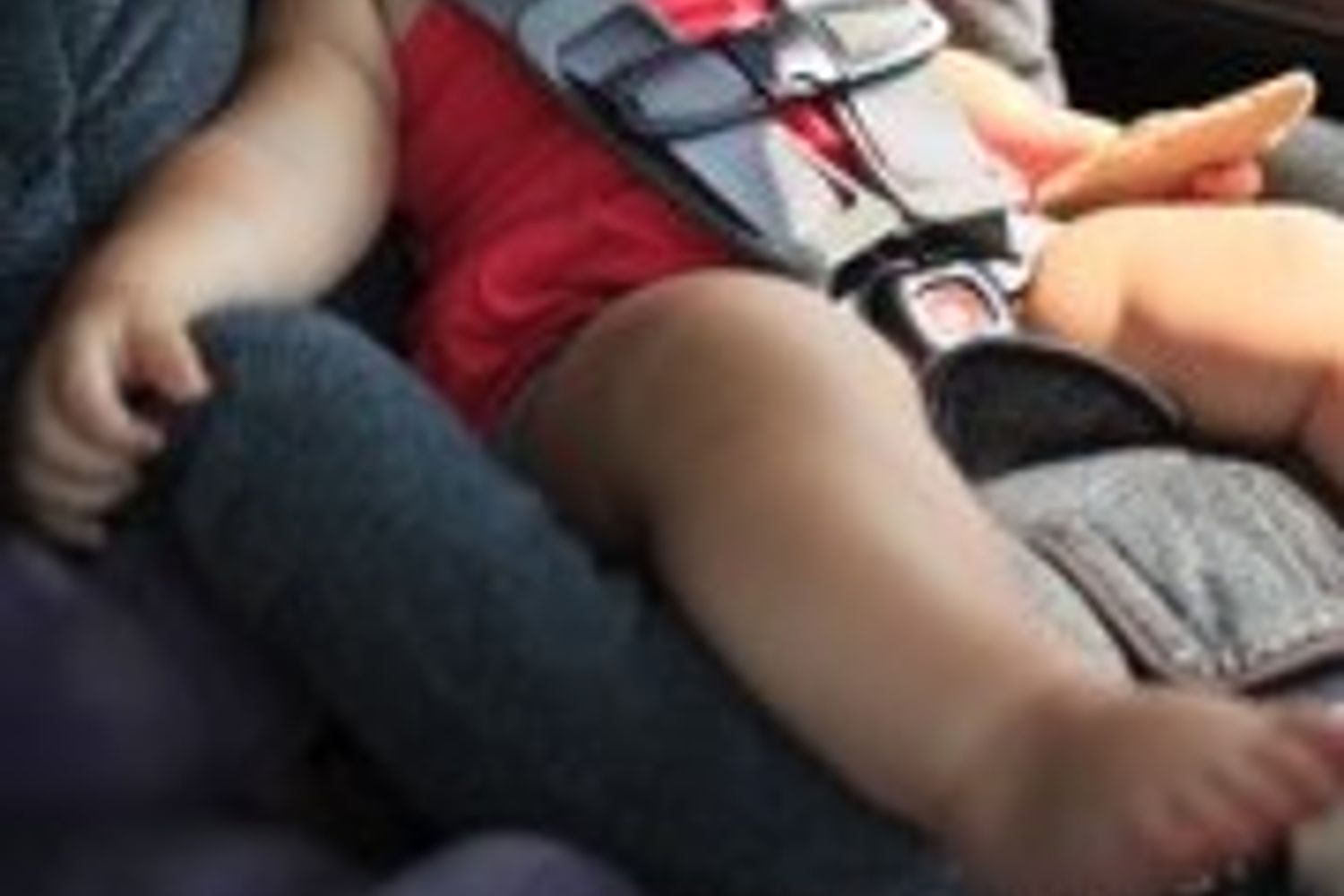 &nbsp;Bimbo, bimba, bimbi, lasciati in auto