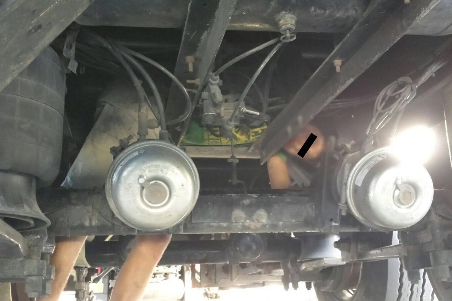 immigrato minorenne afgano nascosto sotto un tir &nbsp;