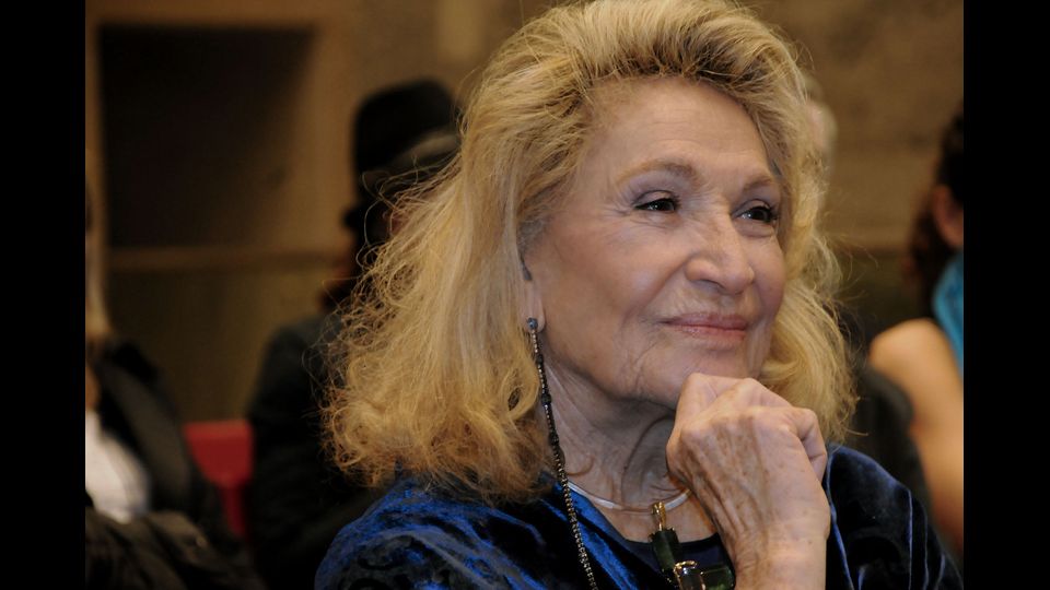 E' morta Marta Marzotto alla clinica La Madonnina di Milano, dove era ricoverata da qualche giorno. Stilista ed ex modella, la Marzotto aveva 85 anni. La notizia arriva dalla nipote Beatrice Borromeo su twitter: &quot;Ciao nonita mia&quot;.