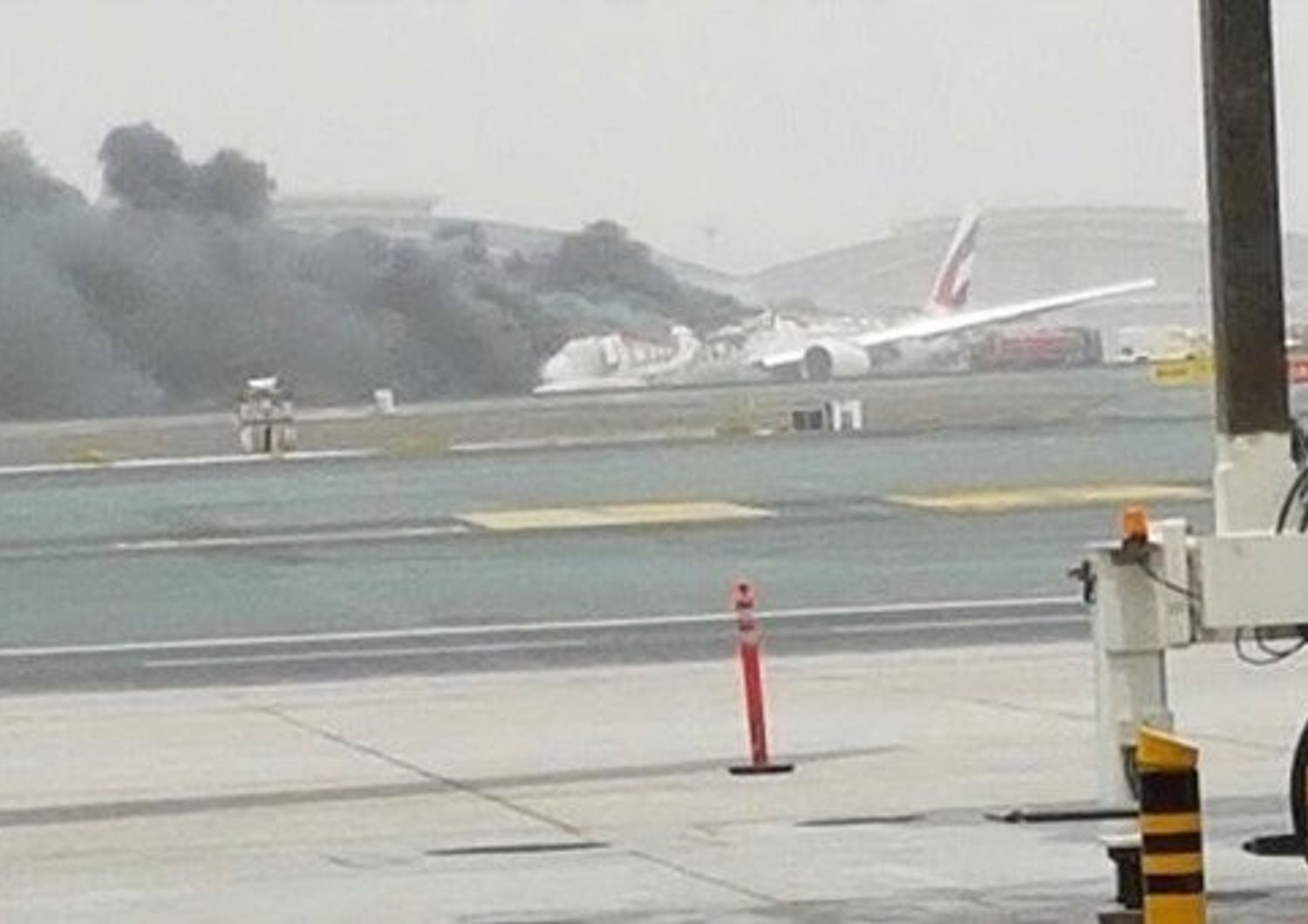dubai incidente aereo in aeroporto (foto da twitter)&nbsp;