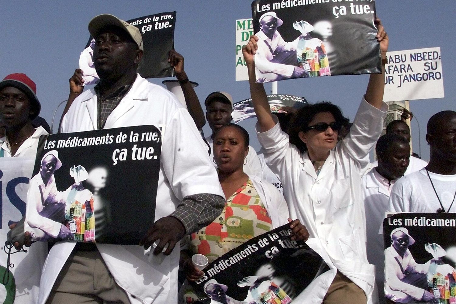Senegal proteste contro vendita medicine in strada (Afp)&nbsp;