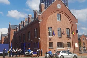 &nbsp;terrorismo belgio poliziotte ferite da machete a stazione di polizia di Charleroi - afp