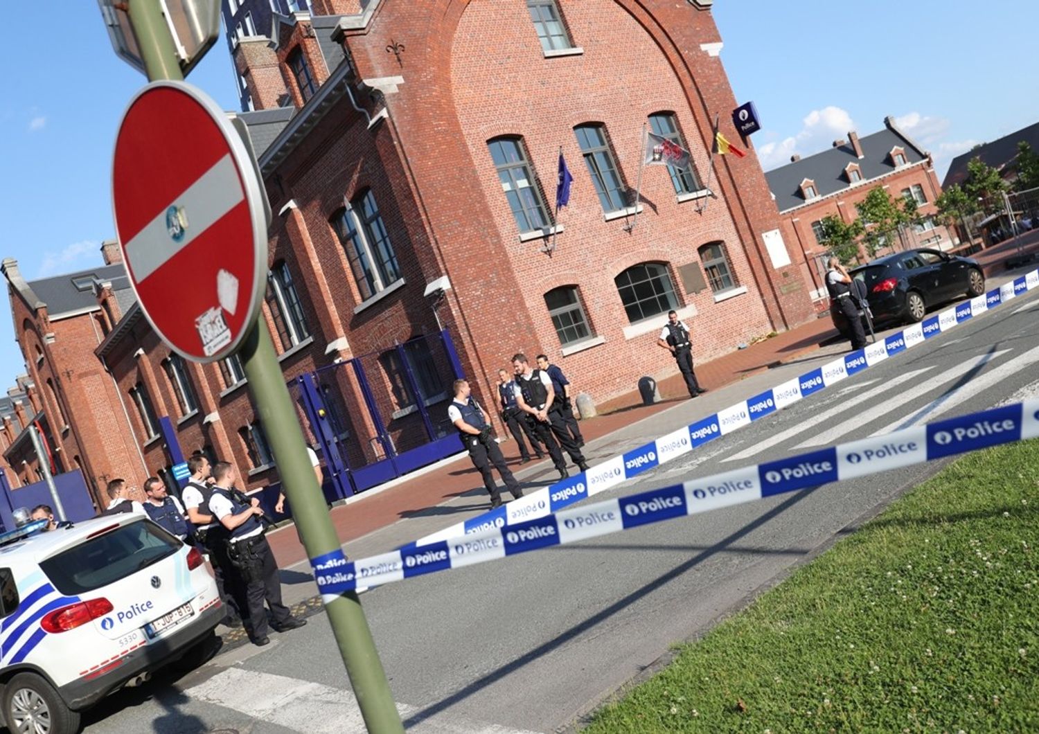 &nbsp; &nbsp;terrorismo belgio poliziotte ferite da machete a stazione di polizia di Charleroi - afp