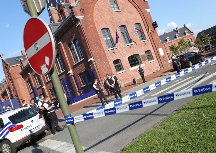 &nbsp; &nbsp;terrorismo belgio poliziotte ferite da machete a stazione di polizia di Charleroi - afp