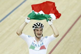 Ciclismo, Elia Viviani trionfa. Batte Cavendish