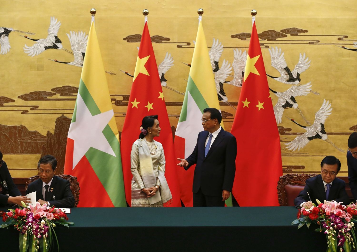 &nbsp;Aung San Suu Kyi e premier cinese Li Keqiang (Afp)