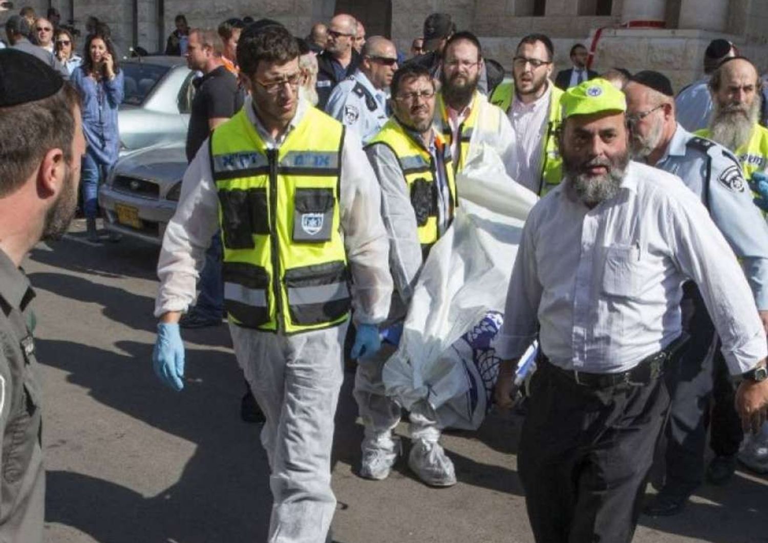 Strage in sinagoga a Gerusalemme, uccisi 4 rabbini