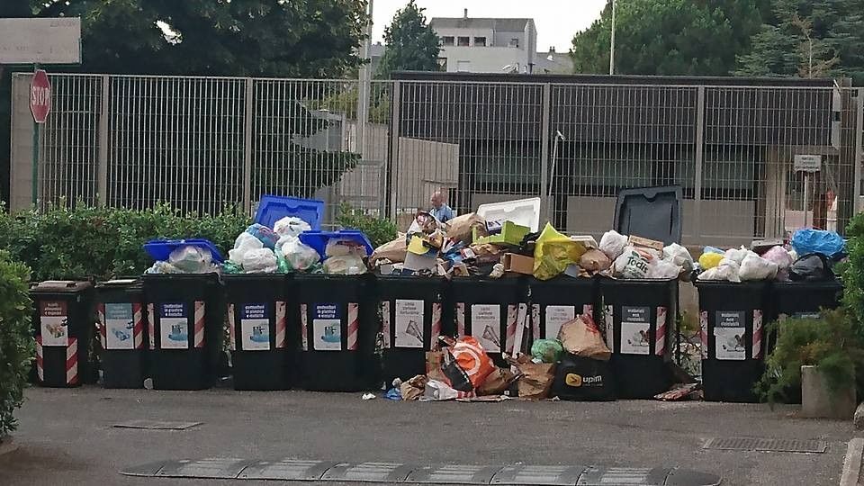 &nbsp;Rifiuti spazzatura immondizia Ama