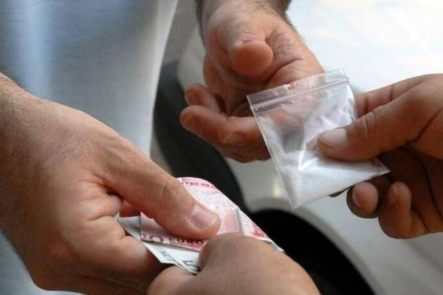 &nbsp;droga spacciatore spaccio marijuana hashish cocaina