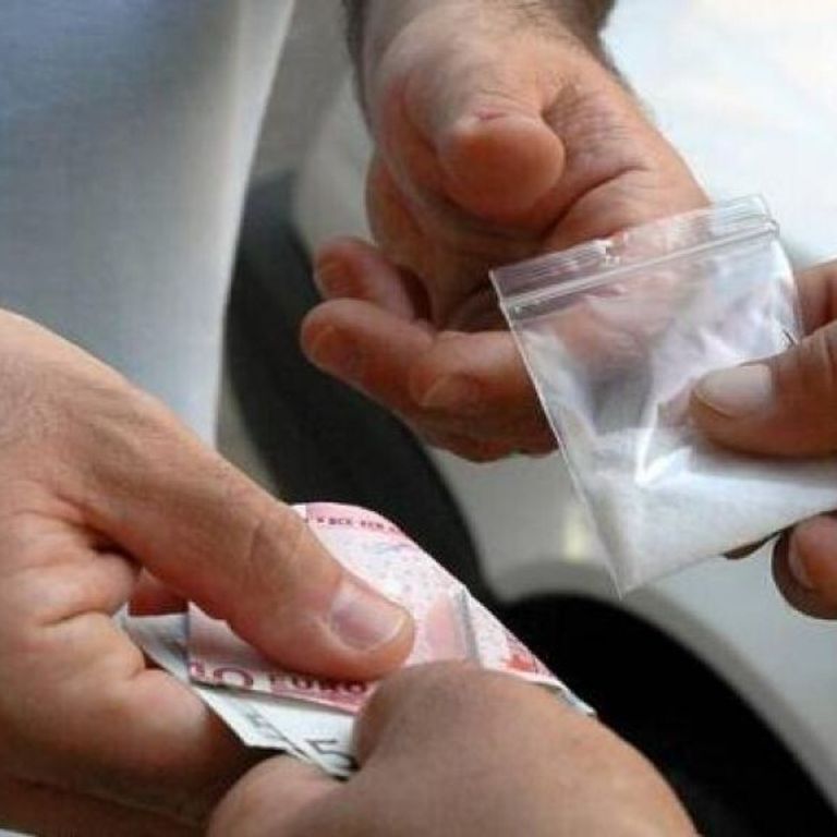 &nbsp;droga spacciatore spaccio marijuana hashish cocaina