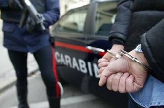 &nbsp;carabinieri arresto manette