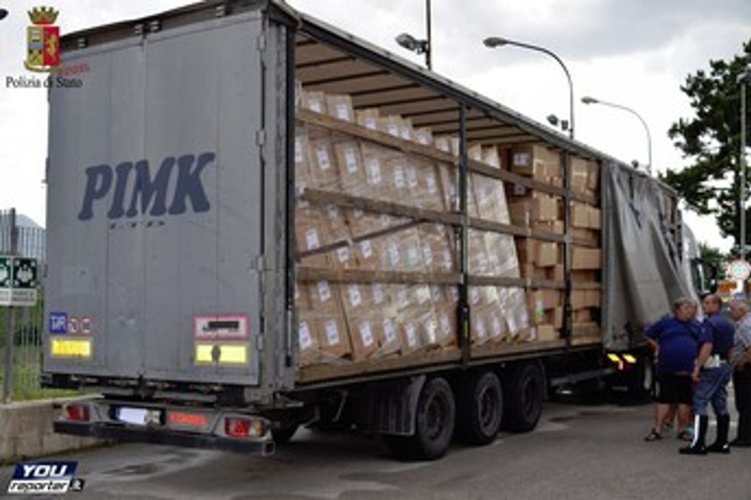 &nbsp;Legato sotto un tir per 400 km, Polstrada salva migrante 17enne