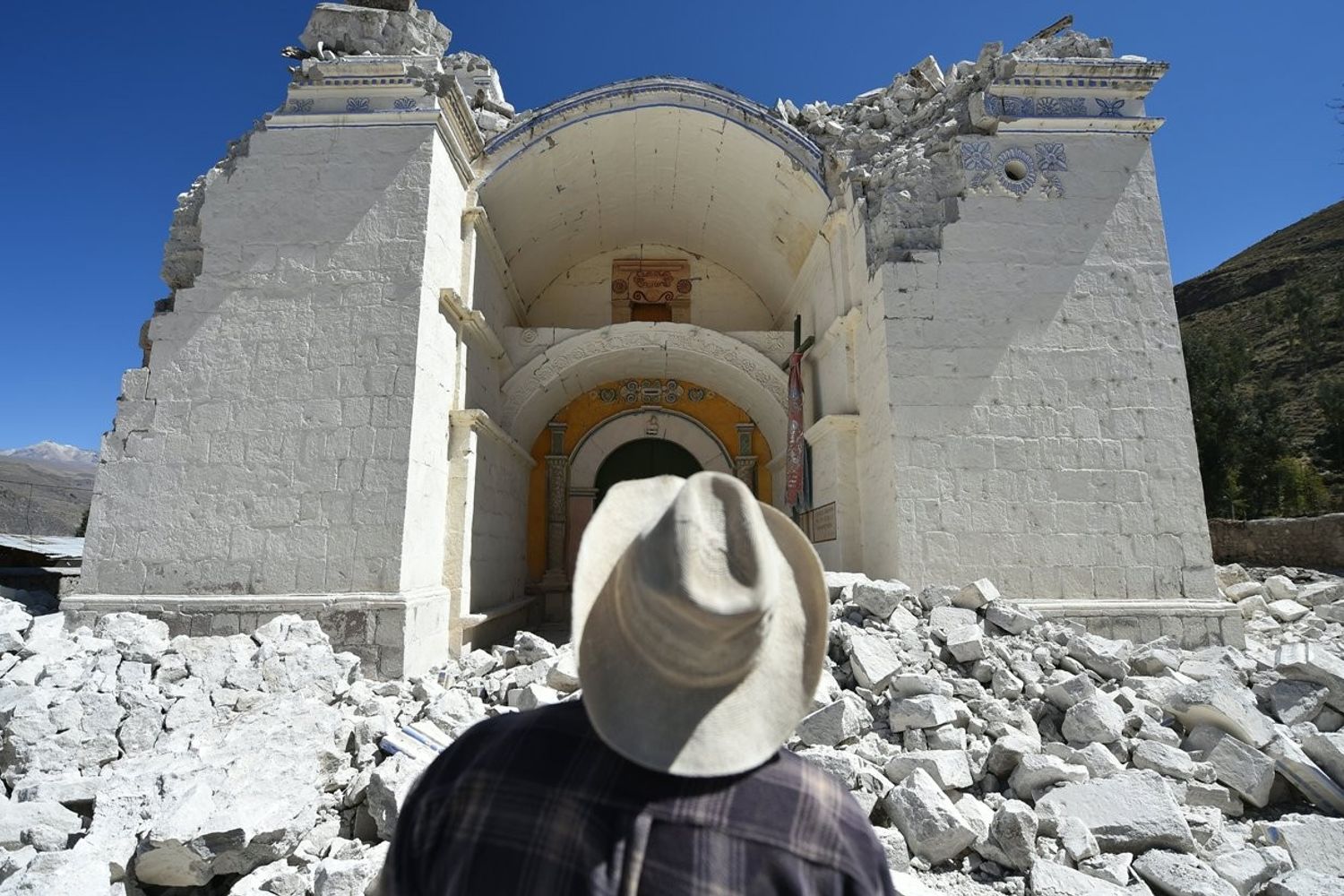 La scossa e' stata avvertita anche nelle Marche e nel Lazio. Nella notte, sempre secondo i dati pubblicati dall'Ingv, erano state registrate oltre 60 repliche, l'ultima alle 4.22 nella provincia di Ascoli Piceno, magnitudo 2.2.