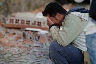 &nbsp;Centinaia i feriti portati via da Accumoli ed Amatrice, mentre non e' ancora possibile - dicono dalla Protezione civile - dare indicazioni sul numero dei dispersi. Ma in generale, per Fabrizio Curcio, il capo della Protezione civile, il bilancio &egrave; destinato a salire