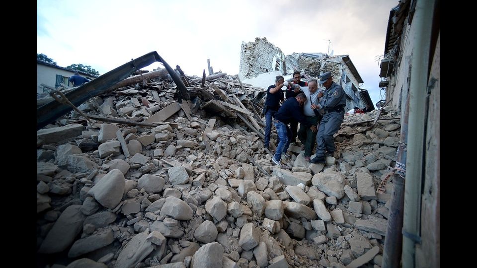 La macchina dei soccorsi ha funzionato, ha detto il ministro della Salute Beatrice Lorenzin, che ha visitato i feriti all'ospedale reatino