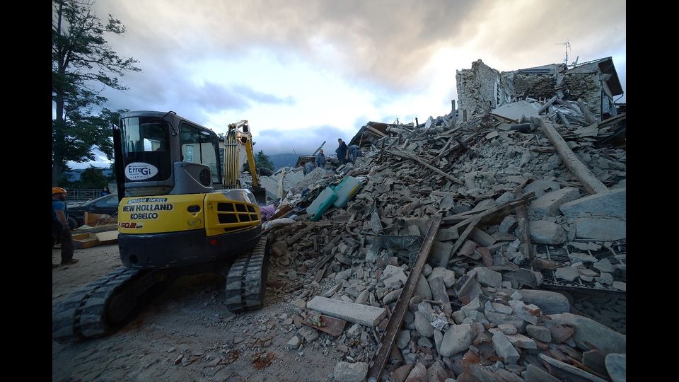 &nbsp;Intanto la terra non smette di tremare nelle zone colpite dal devastante terremoto