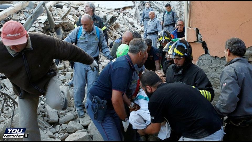 La terribile scossa delle 3,30 di questa notte (proprio allo stesso orario del terremoto che sconvolse l'Abruzzo) ha riacceso in un istante panico e paura tra gli aquilani che non hanno certo dimenticato il devastante sisma del 6 aprile 2009 che provoco' 309 vittime e piu' di 1.500 feriti