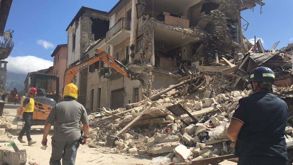 Sisma nel reatino, colpito il cuore dell'Italia (Amatrice, foto Gdf)