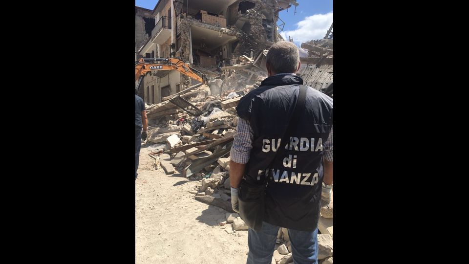 Sisma nel reatino, colpito il cuore dell'Italia (Amatrice, foto Gdf)