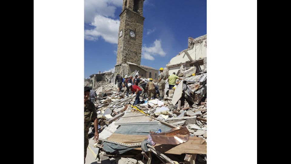 Sisma nel reatino, colpito il cuore dell'Italia (foto della Difesa)