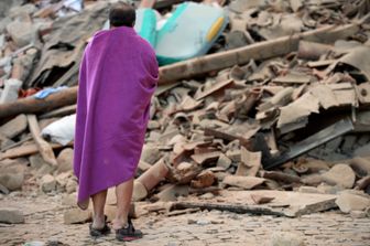 A quasi trenta ore dal terremoto che ha devastato Amatrice, molti attendono ancora di sapere la sorte di amici e familiari