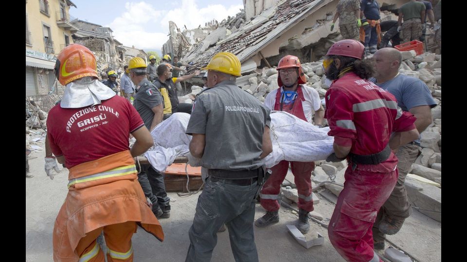 &nbsp;In particolare sono stati &quot;85 gli eventi sismici localizzati di magnitudo compresa tra 3.0 e 4.0, i terremoti localizzati di magnitudo compresa tra 4.0 e 5.0 ed uno di magnitudo maggiore di 5.0, quello avvenuto nella zona di Norcia (PG) con magnitudo 5.4 alle 04:33&quot; sempre mercoledi'.&nbsp;