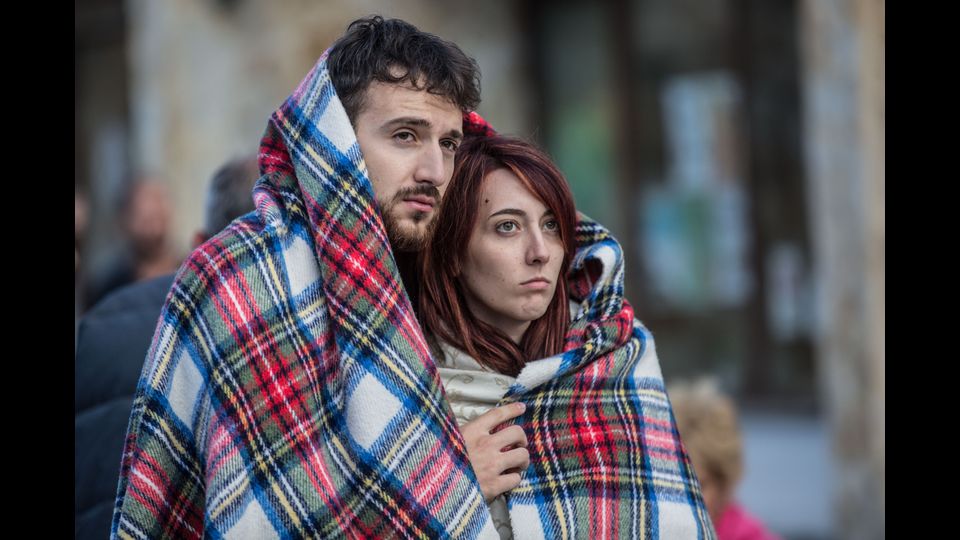 &nbsp;Appello del sindaco di Accumoli ai cittadini del comune: &quot;Chi riesce ad andare via consideri che e' meglio andare via. Chi puo' essere ospitato altrove, lo faccia&quot;. Cosi' il sindaco Stefano Petrucci che ai cronisti conferma che oggi comunque i vigili del fuoco saranno a disposizione di tutti coloro che volessero rientrare nelle proprie case, naturalmente accompagnati, per recuperare beni di prima necessita'.