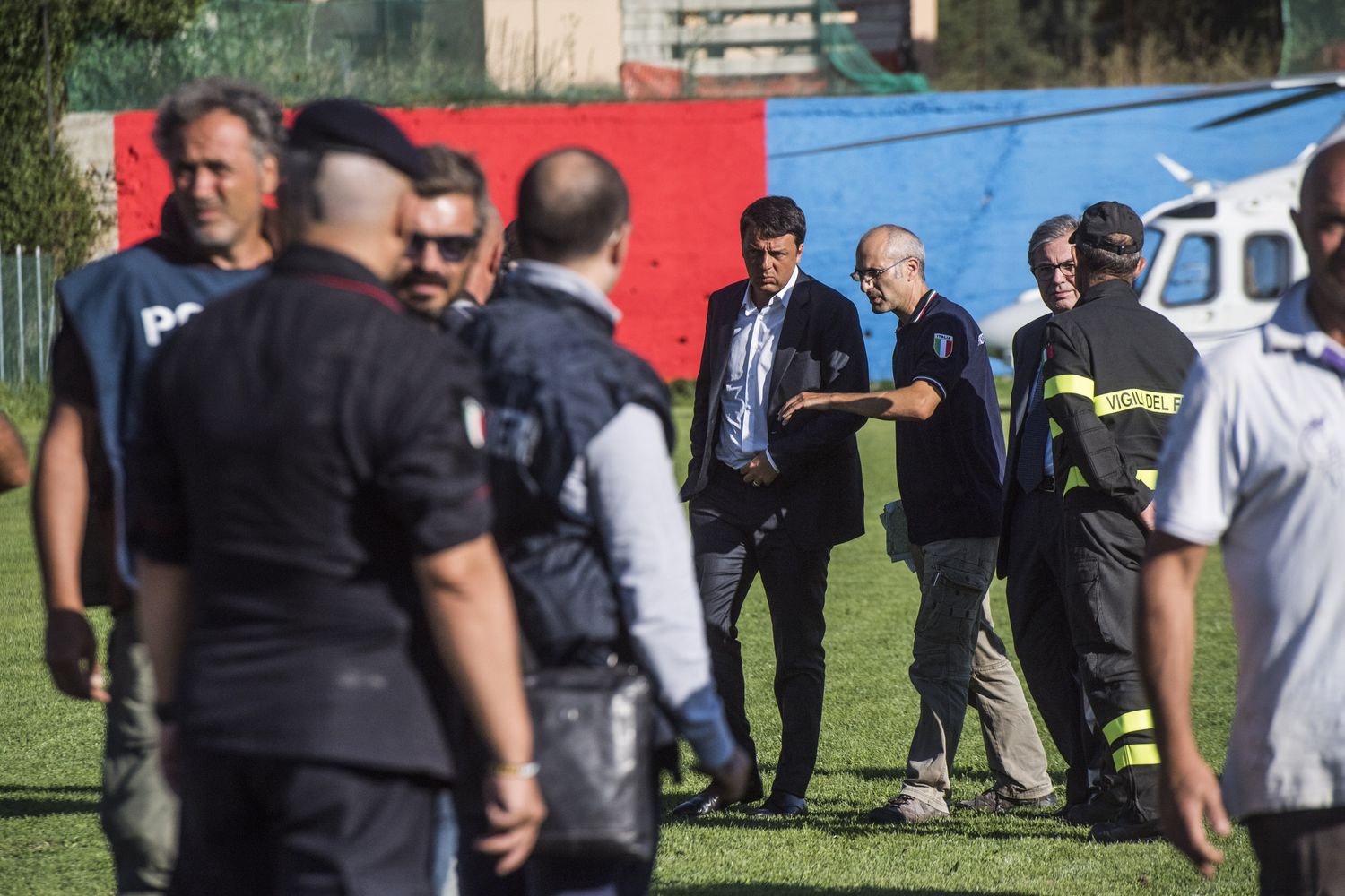 &quot;Vite spezzate&quot; le ha definite il premier Matteo Renzi, nell'incontro con i giornalisti nella Prefettura di Rieti. Spezzate dalla prima scossa, di magnitudo 6, che ha sorpreso nella notte di mercoledi le popolazioni di Accumoli, Arquata del Tronto, Amatrice, e gia' dalle prime ore dell'alba, la situazione e' apparsa pesantissima.&nbsp;