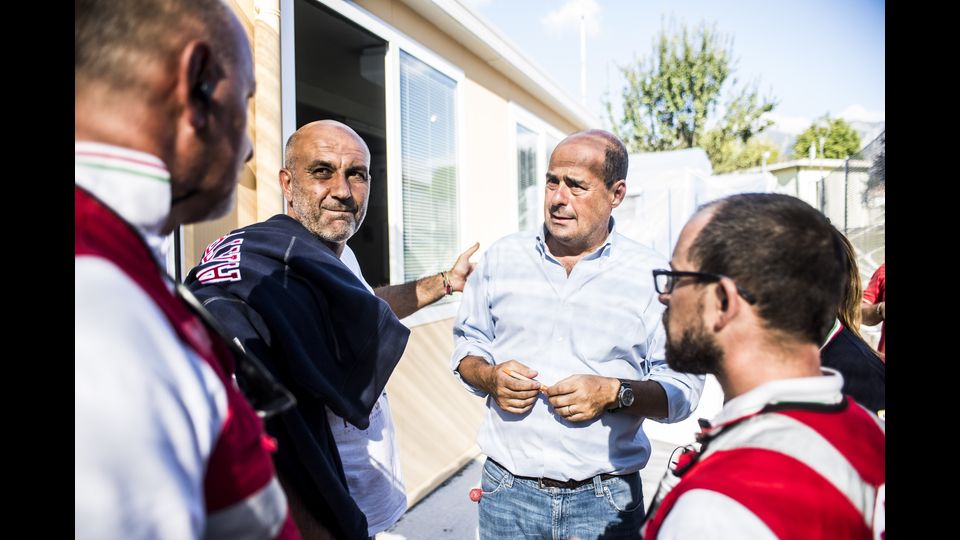 &quot;Tenete Salaria libera, serve per soccorsi&quot;, &egrave; stato l&rsquo;appello lanciato dal presidente della Regione Lazio Nicola Zingaretti che ha visitato Amatrice e le altre zone colpite.