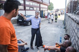 Amatrice. Il ministro delle Infrastrutture Graziano Delrio arriva nelle zone terremotate e incontra i volontari della Protezione Civile&nbsp;