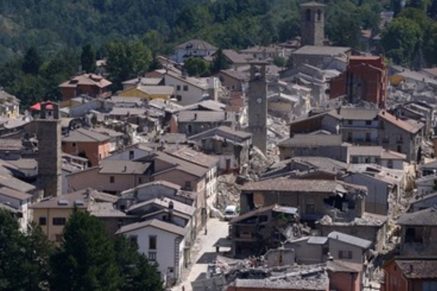 &nbsp;terremoto amatrice vista citt&agrave; distrutta macerie - afp