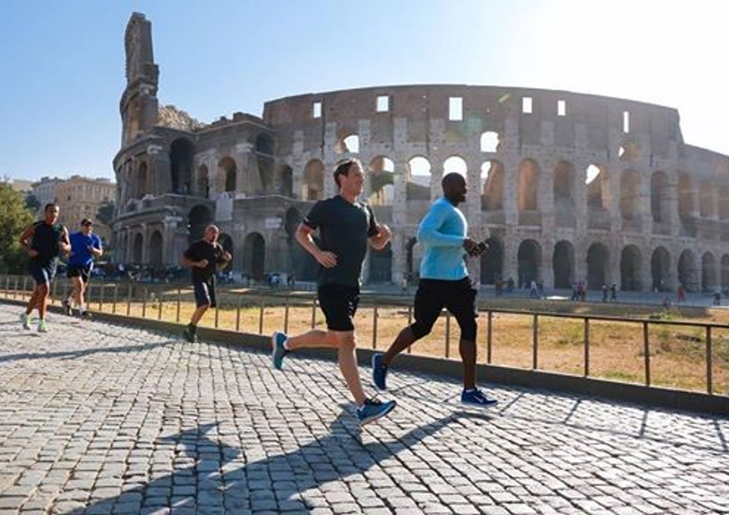 Zuckerberg a Roma jogging Colosseo