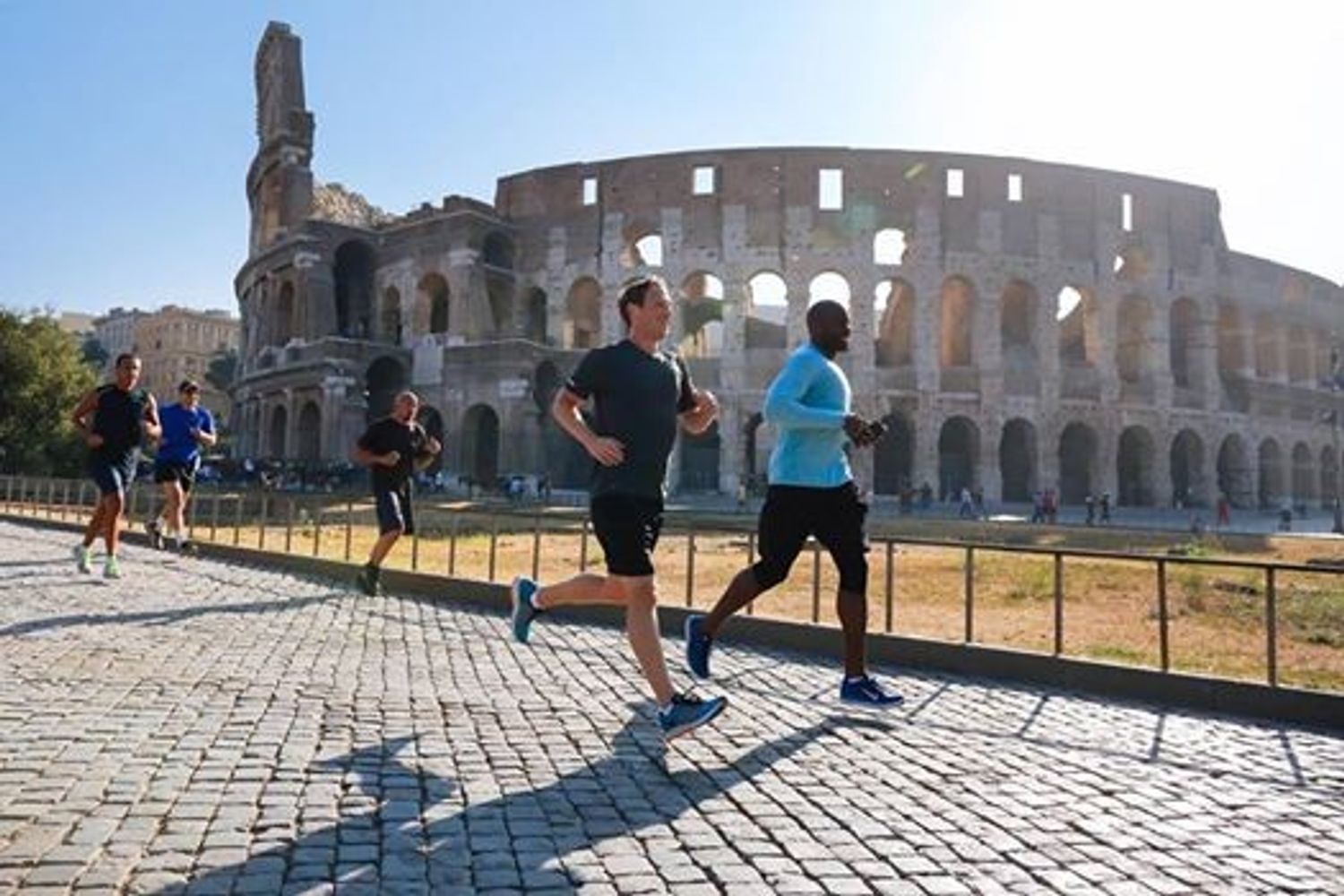 Zuckerberg a Roma jogging Colosseo