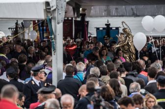 L&#39;abbraccio di Amatrice alle vittime. &quot;Non uccide il sisma, ma opere dell&#39;uomo&quot;