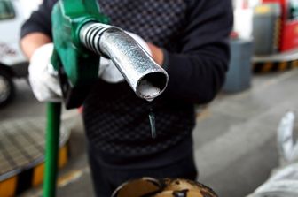 distributore pompa benzina petrolio - afp