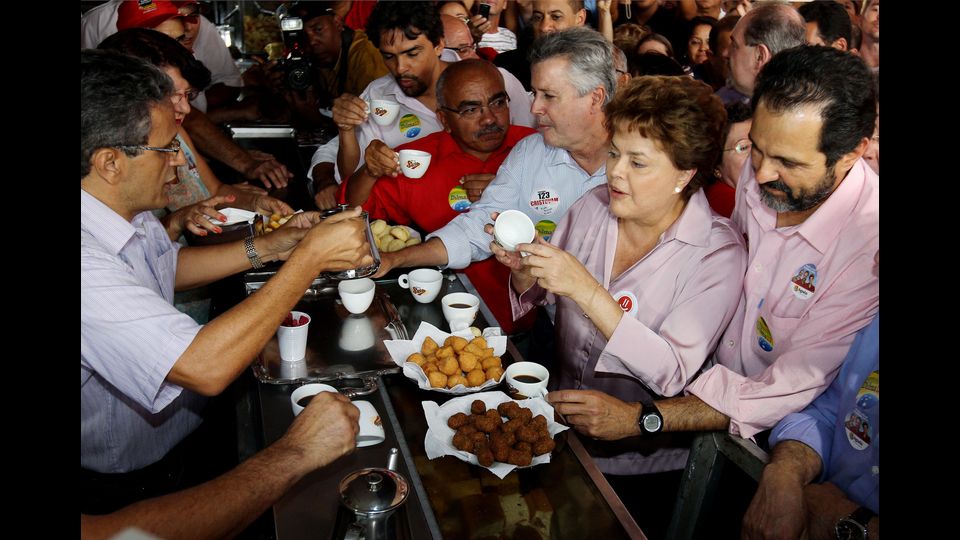 &nbsp;Dilma Rousseff beve il caff&egrave; con gli elettori, Rio de Janeiro, Brasile, il 20 settembre 2010 Dilma Rousseff beve il caff&egrave; con gli elettori, Rio de Janeiro, 20 settembre 2010 &nbsp;