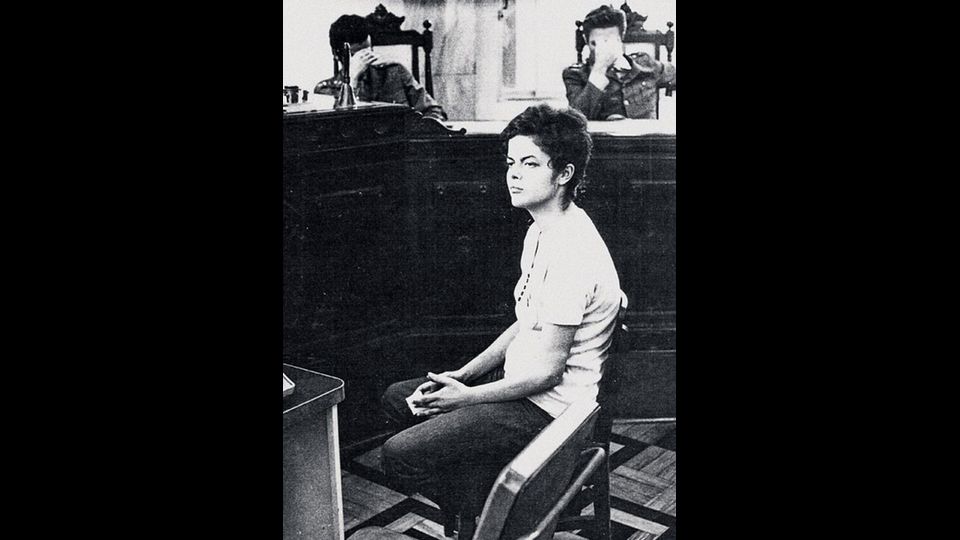 &nbsp;Dilma Rousseff nel corso di un'audizione davanti a un tribunale militare, a Rio de Janeiro, in Brasile, nel mese di novembre 1970