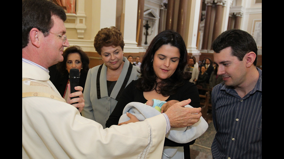 &nbsp;Dilma Rousseff al battesimo del nipote Gabriel.CC BY-SA 2.0