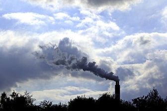 &nbsp; Industrie fumo smog ciminiere inquinamento gas serra