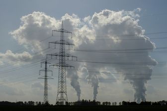 &nbsp; Industrie fumo smog ciminiere inquinamento gas serra