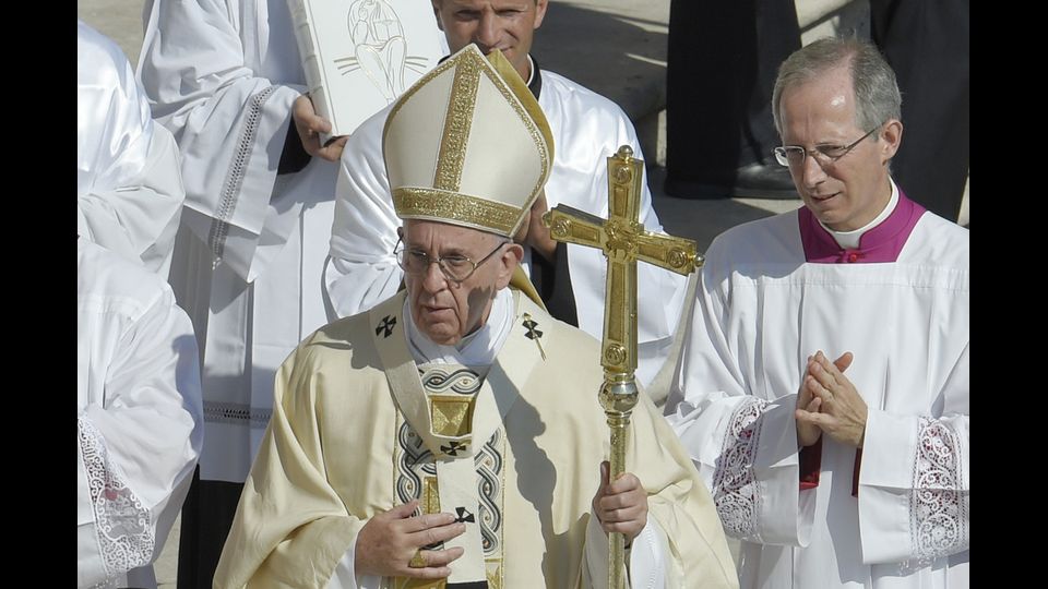 &nbsp;Madre Teresa &egrave; santa: Papa, &quot;Mise potenti davanti a loro colpe&quot;