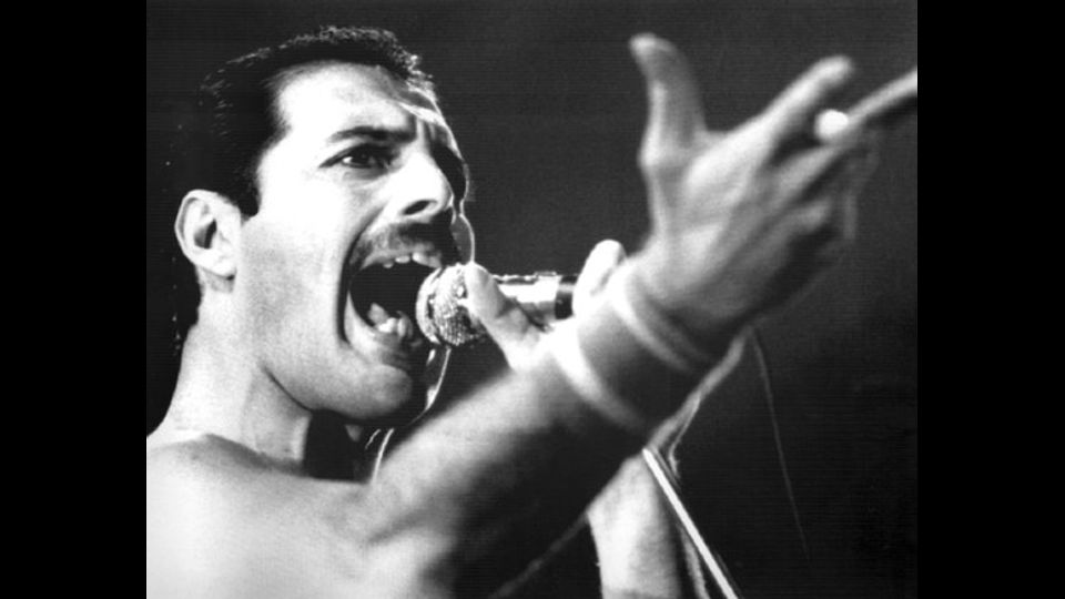 &nbsp;Dall'infanzia a Zanzibar ai trionfi e gli eccessi sul palco, le due vite di Freddie Mercury