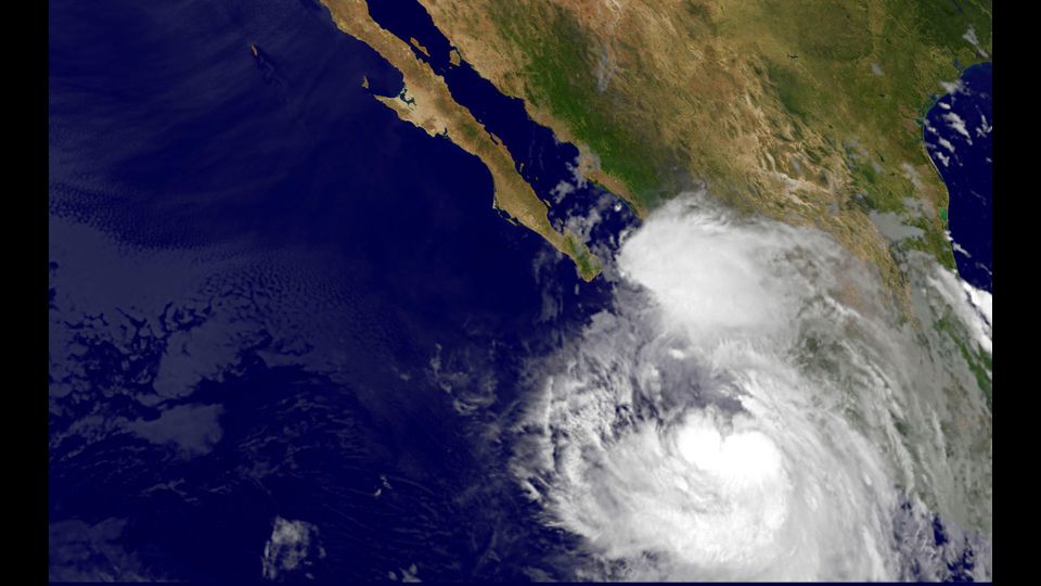 Secondo il National Hurrican Center, la tempesta si e' abbattuta sul sud del Messico con venti a 75 chilometri orari ed e' previsto un peggioramento entro la giornata di martedi', quando arrivera' nel golfo della California (Afp)